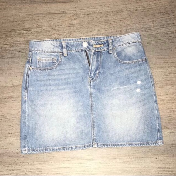 Light Wash Denim Skirt $12 - Picture 5 of 5